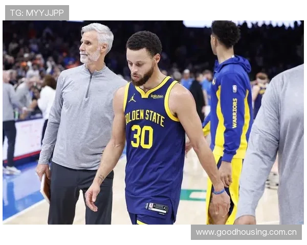 余宇涵与库里亲切握手互动瞬间登热搜引发网友热烈讨论 余宇涵与库里亲切握手互动瞬间登热搜引发网友热烈讨论