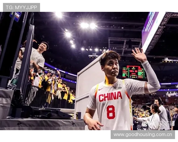 中国男篮启程回国郭士强胡金秋热聊胡明轩酷态赵睿刷手机成焦点