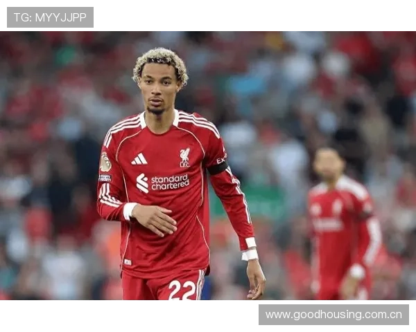 利物浦新援莫顿里昂首秀惊艳全场精准出球与快速转移展现大师风范 利物浦新援莫顿里昂首秀惊艳全场精准出球与快速转移展现大师风范