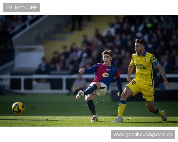 巴萨球员首次在训练服上展示新赞助商民主刚果形象引发关注 巴萨球员首次在训练服上展示新赞助商民主刚果形象引发关注