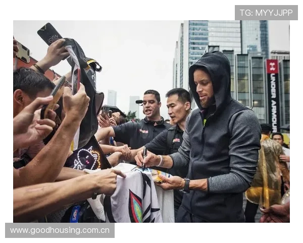 库里中国行三分失准引全场欢呼球迷高呼期待与原帅巅峰对决 库里中国行三分失准引全场欢呼球迷高呼期待与原帅巅峰对决