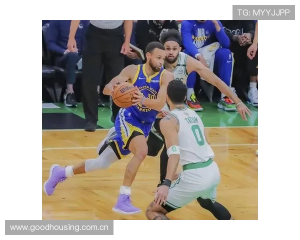 库里训练营走进重庆 NBA球星亲授篮球技巧助力U18青年队成长 库里训练营走进重庆 NBA球星亲授篮球技巧助力U18青年队成长