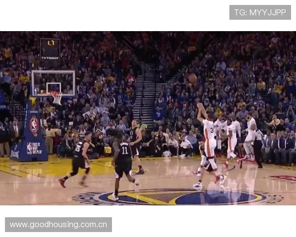 库里虎扑现场上演惊天一扣引全场沸腾见证传奇时刻 库里虎扑现场上演惊天一扣引全场沸腾见证传奇时刻